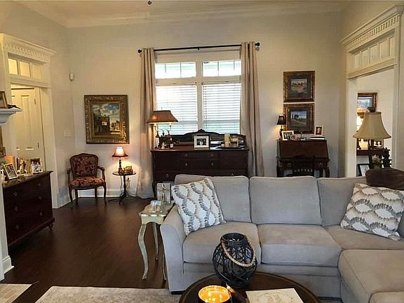2nd image of 114 Vestige Cir
