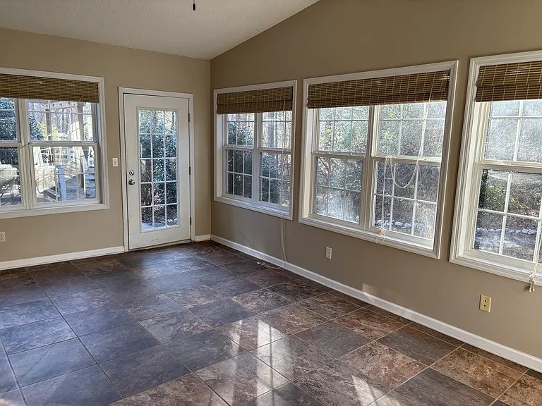 480 Spring Lake Dr — Photo 9