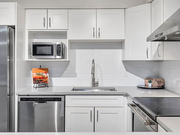 5th image of 1215 Pacific St #110