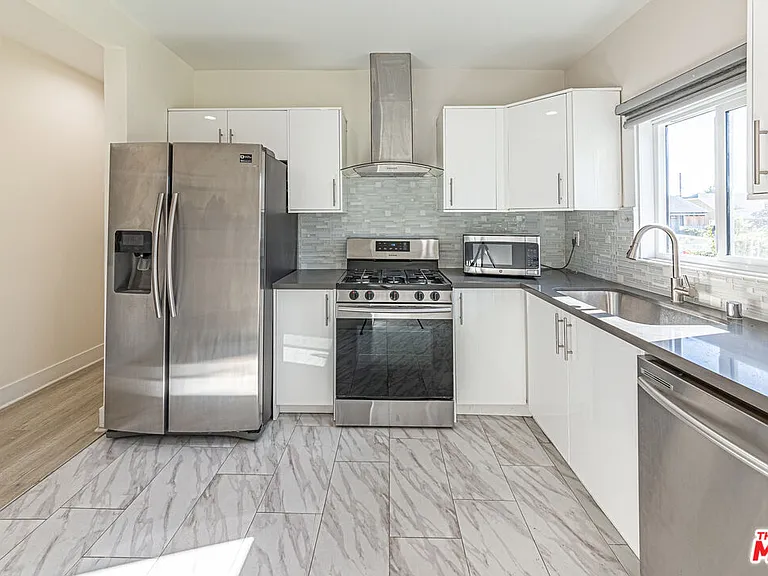 801 N Alexandria Ave — Photo 5
