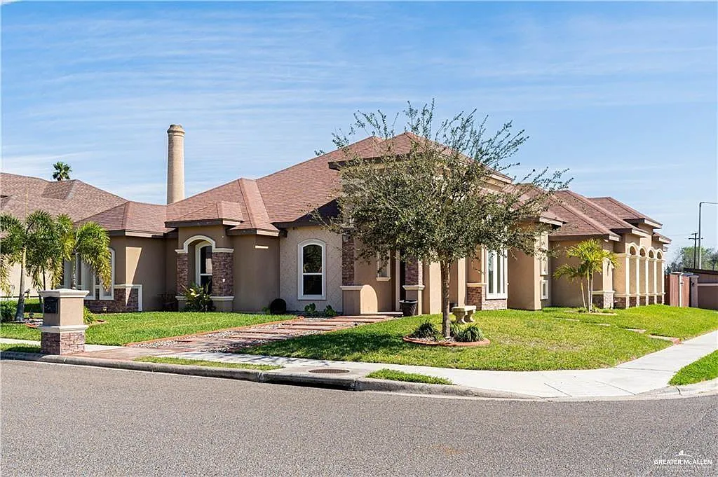 4 bed, 2.5 bath, 3496 sqft, $3,500 — Photo 2