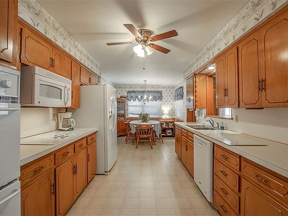 5th image of 7929 Woodstone Ln