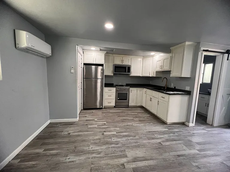 1617 W Burrel Ave — Photo 3