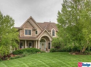 16572 Crestfield Dr, Omaha, NE 68136