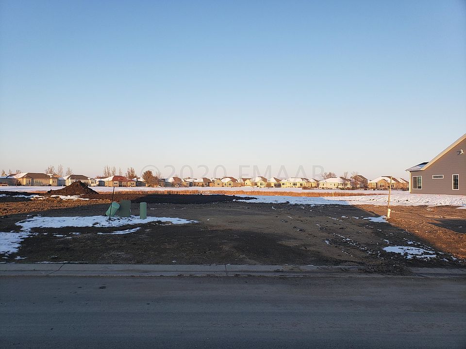 2nd image of 530 Hunters Dr S