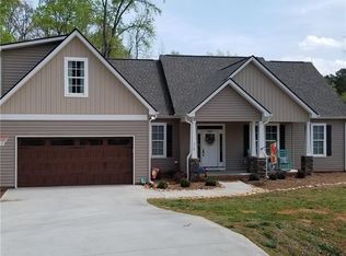 318 Puckett Mill Dr, Central, SC 29630