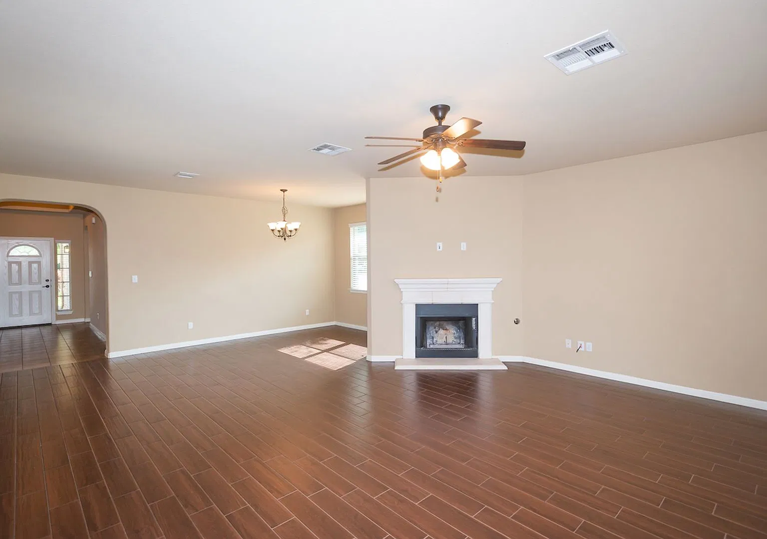 Three Bedroom home in the Legends Vista Community in Round Rock — Photo 4