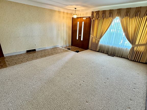 5th image of 28506 Steele Dr
