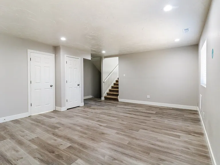 399 W 2325 N — Photo 5