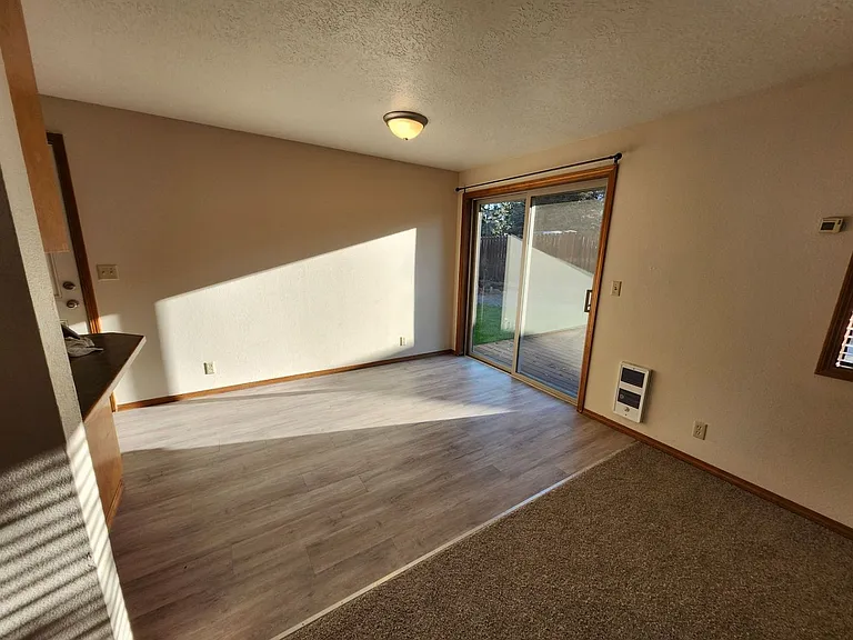 2858 NE Daggett Ln — Photo 5