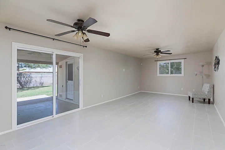1000 E Loyola Dr — Photo 2