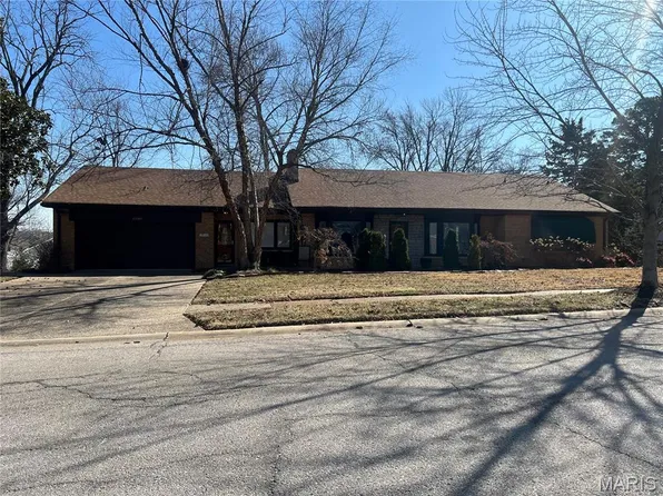 3540 Wintergreen Ln, Saint Louis, MO 63125