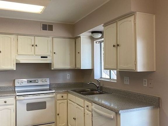 4th image of 16532 E Briarwood Dr