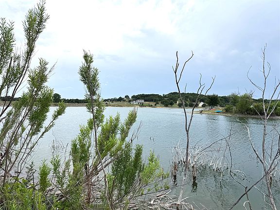 2nd image of 810 Anglers Rdg