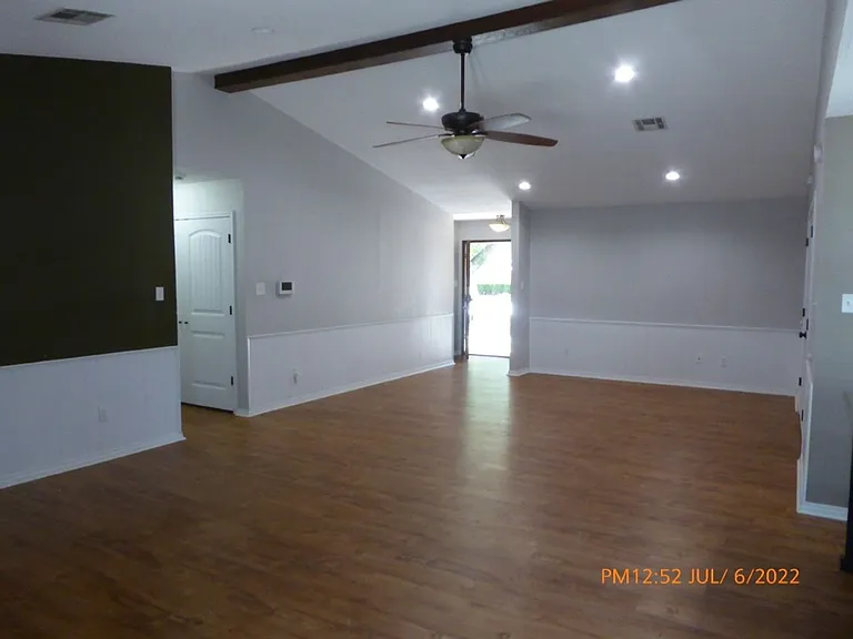 2315 NE Village Dr — Photo 7
