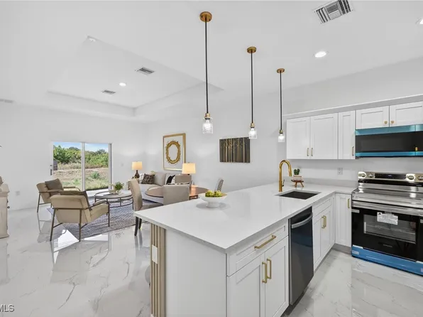 512 Caywood Ave S, Lehigh Acres, FL 33974