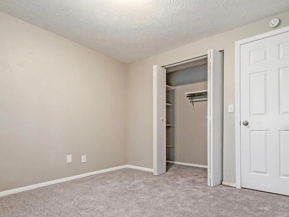 4th image of 1379 Robin Hill Dr #A