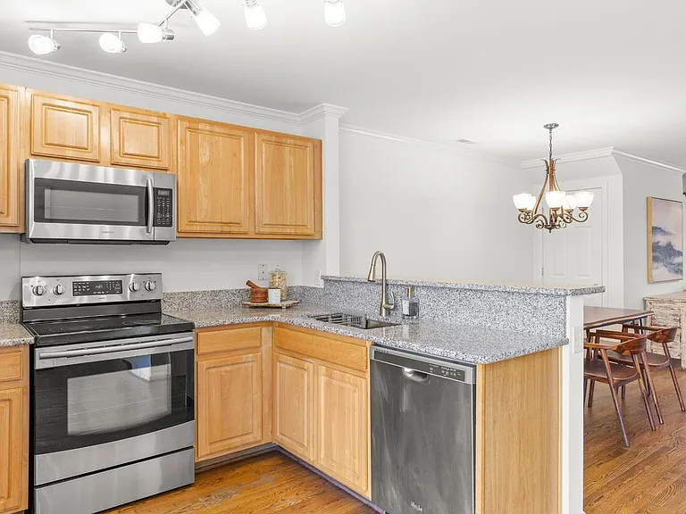 335 Shadow Glen Dr — Photo 12