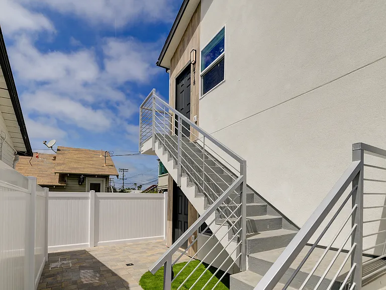 4718 Muir Ave — Photo 2