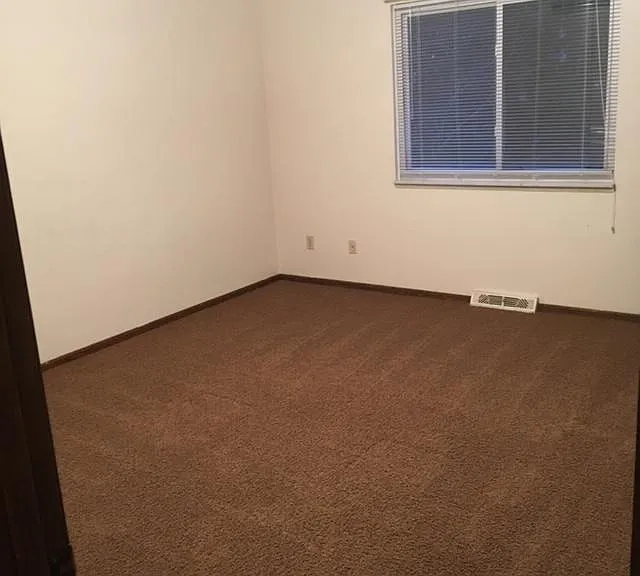 193 E Marion St — Photo 5
