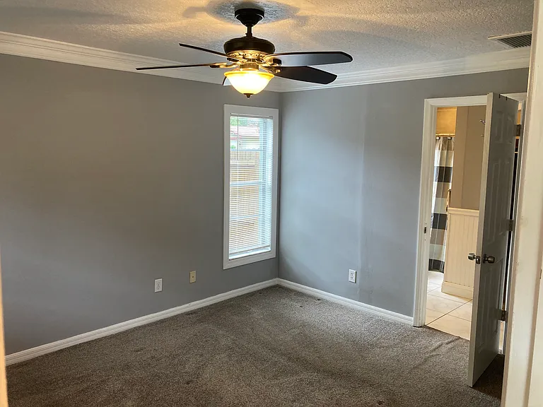 115 Kendale Dr — Photo 6