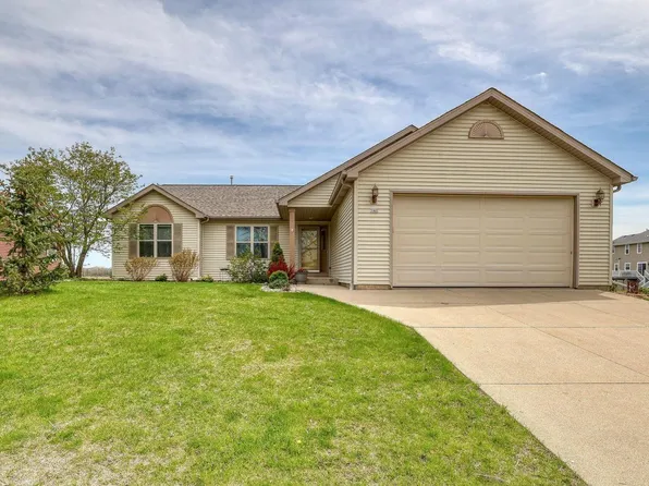 747 Dakota DRIVE, Hartford, WI 53027