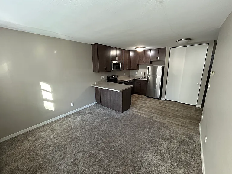 410 Apartments — Photo 25