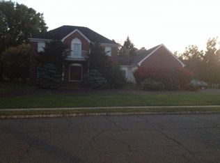 20 Linberger Dr, Bridgewater, NJ 08807