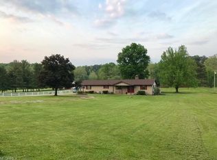 572 Deems Rd, Mineral Wells, WV 26150
