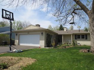 140 Rose Tree Ln, Lindenhurst, IL 60046