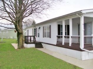126 Carmell St, Belleville, MI 48111