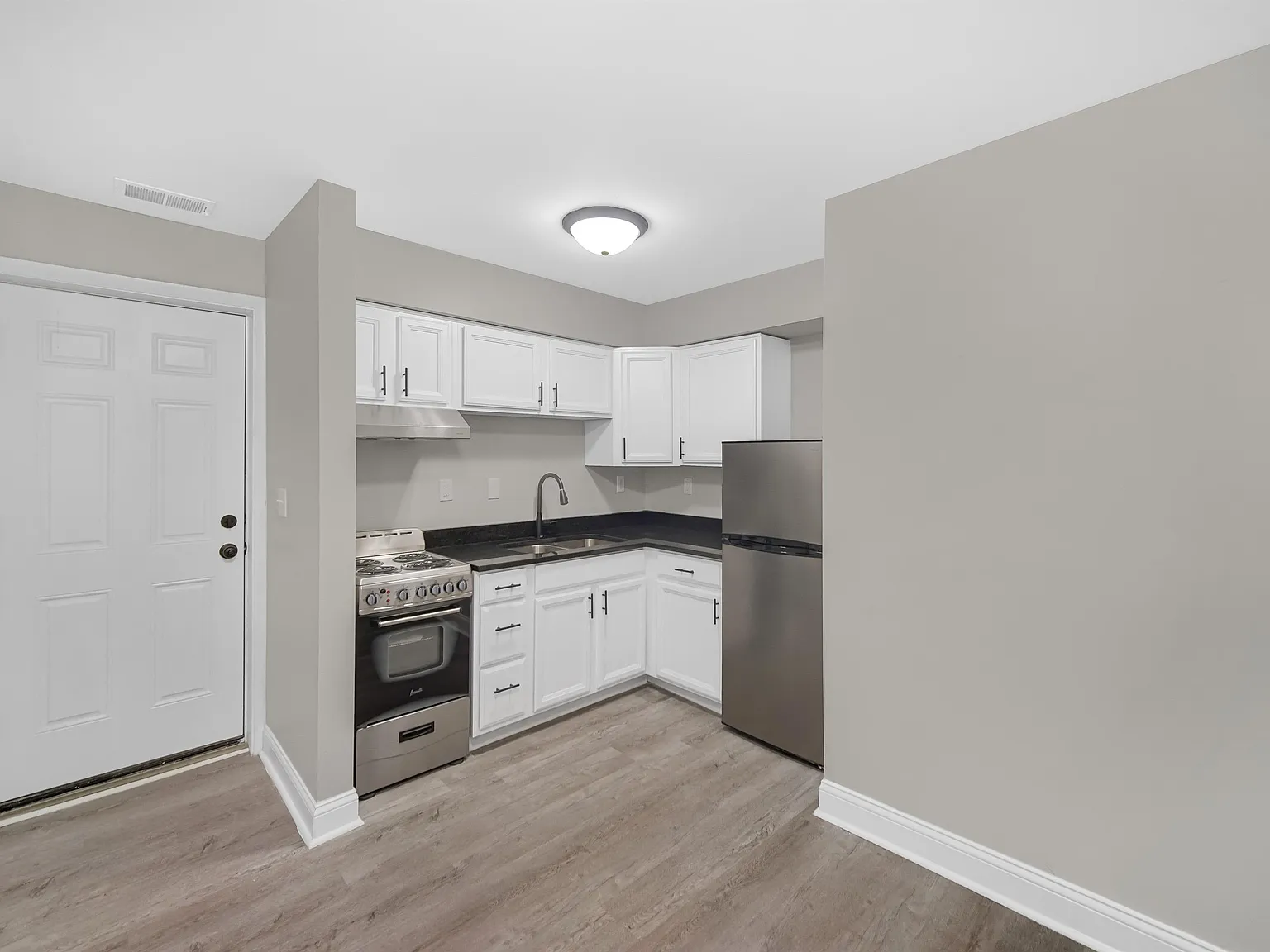 215 East Street - 4 — Photo 2