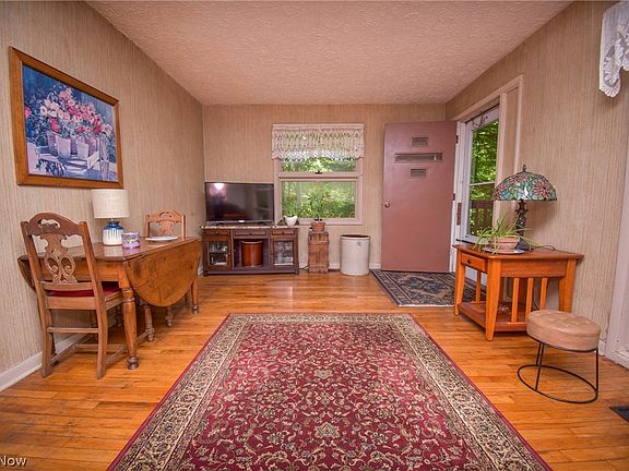 5th image of 1683 Ridge Rd