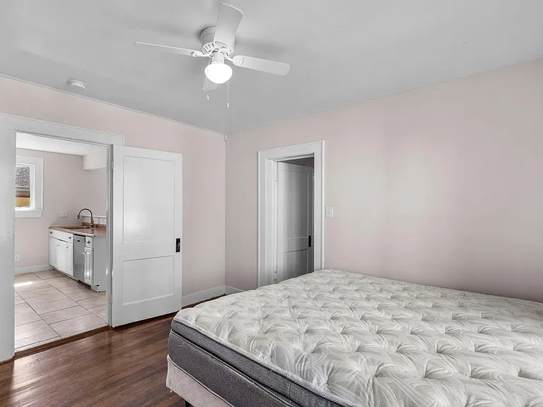 4911 Avenue P 1/2 — Photo 16