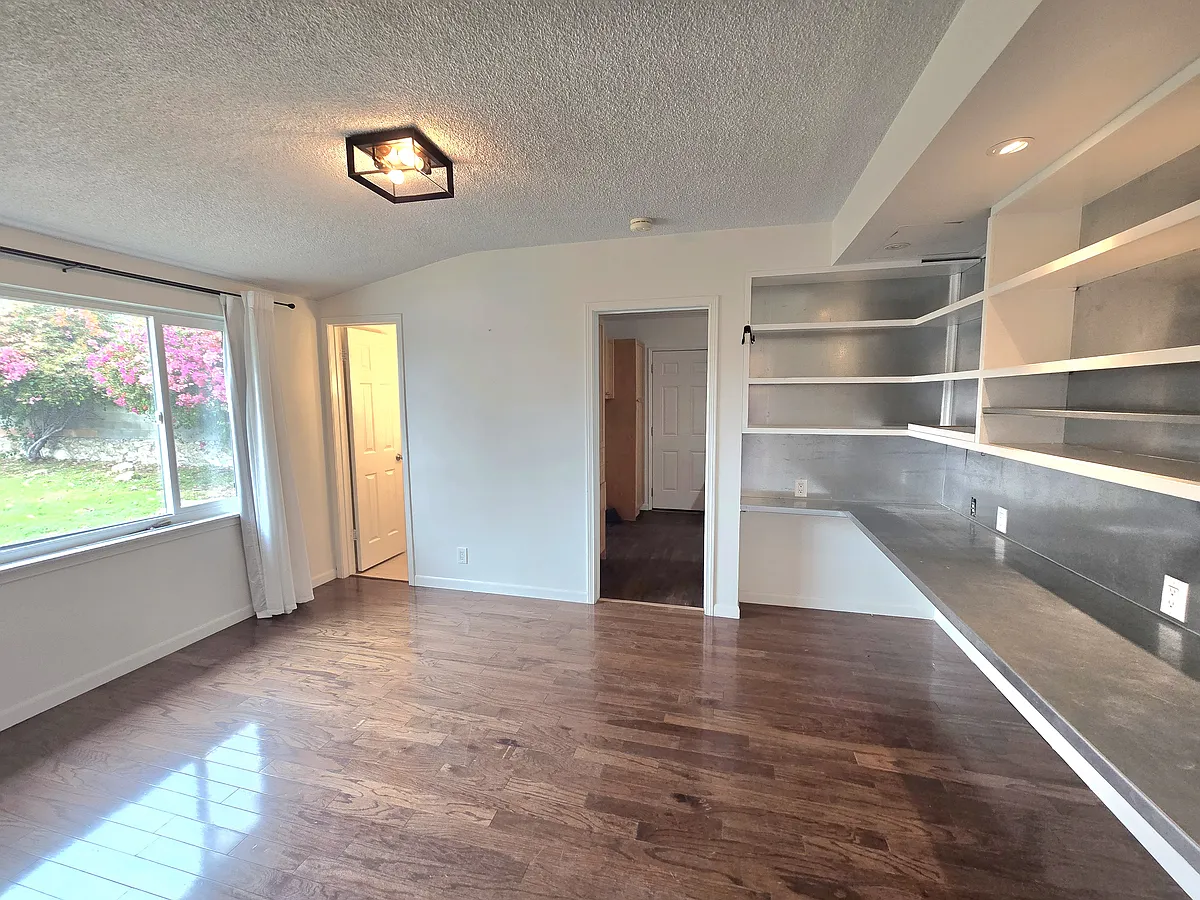 Building Photo - 896 Altura Way #A