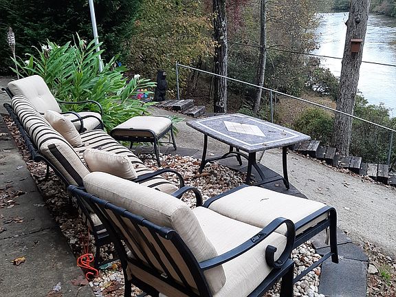 Outdoor entertaining space