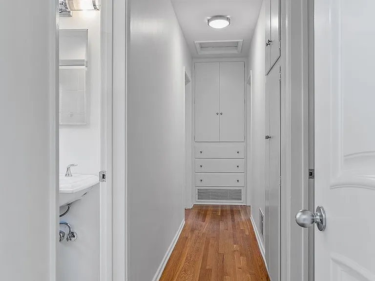 1325 Lomay Pl — Photo 9