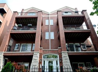 930 W Cuyler Ave #2W, Chicago, IL 60613