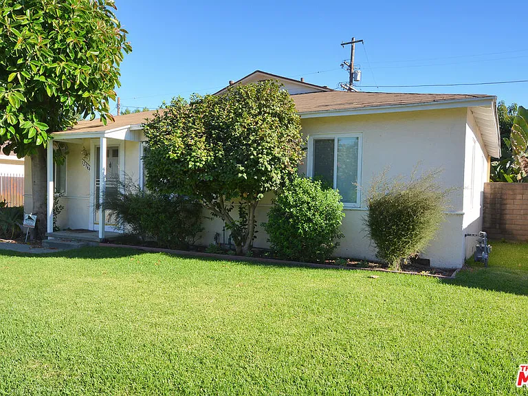 12944 Haynes St — Photo 1