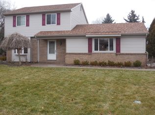 685 Ridge Rd, Walled Lake, MI 48390