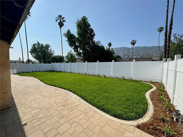 357 N Vermont Ave — Photo 14