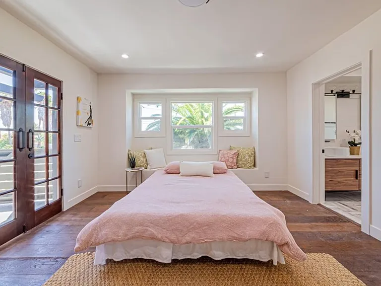 5357 S Victoria Ave — Photo 9