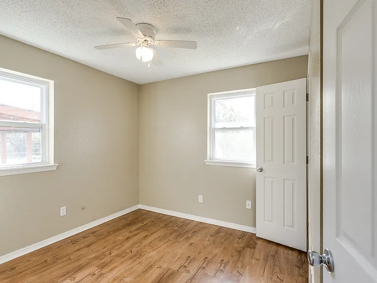645 Lloyd Ave — Photo 20