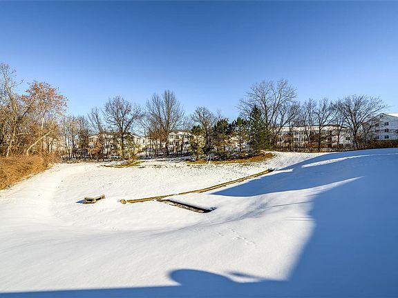 4th image of 3765 Southern Manor Dr