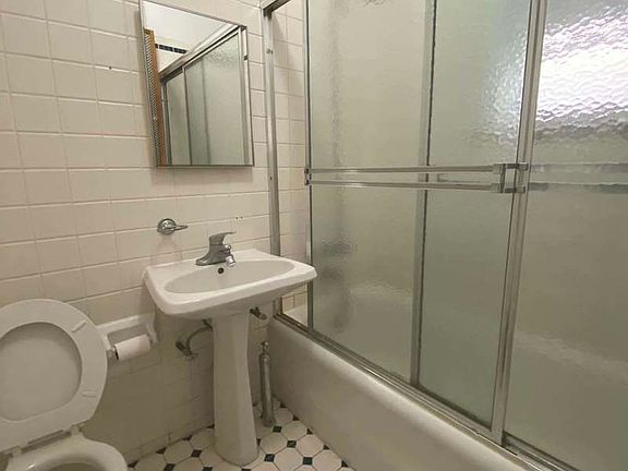 5th image of 2324 31st Ave APT 2
