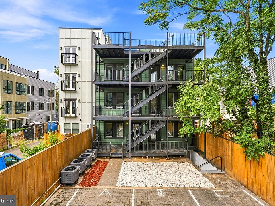 2nd image of 1013 17th Pl NE APT 1
