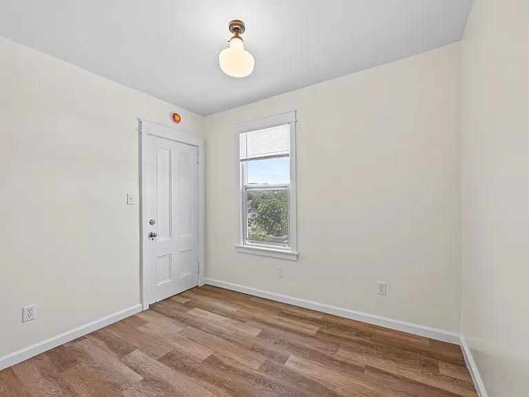 35 North St #B — Photo 12