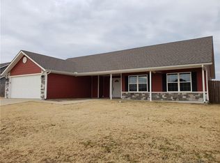 1440 General Parson Dr, Prairie Grove, AR 72753