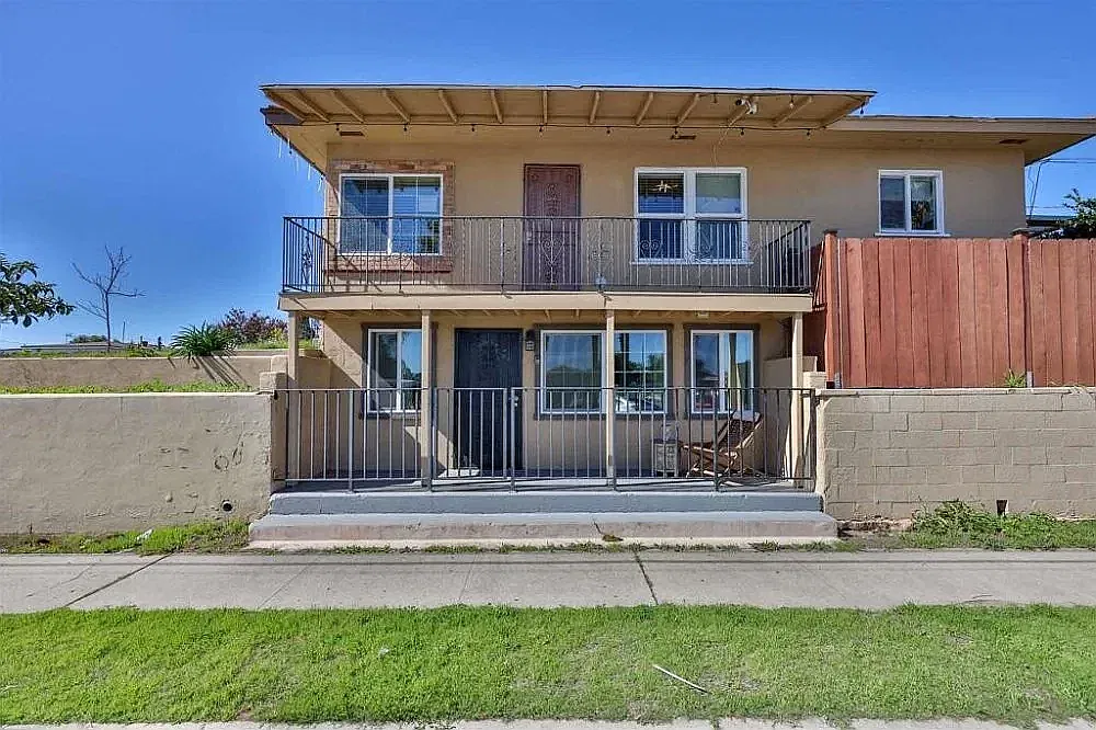 3996 Teak St — Photo 2