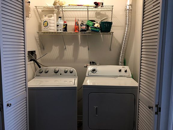 5th image of 323 W Schiller St #2E